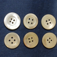 perlemors knap 4 huller hvid natur knap gamle knapper genbrug